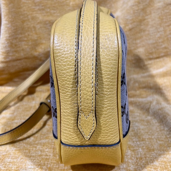 SOLD / Authentic Gucci Bree medium size camera bag - Picture 6 of 14